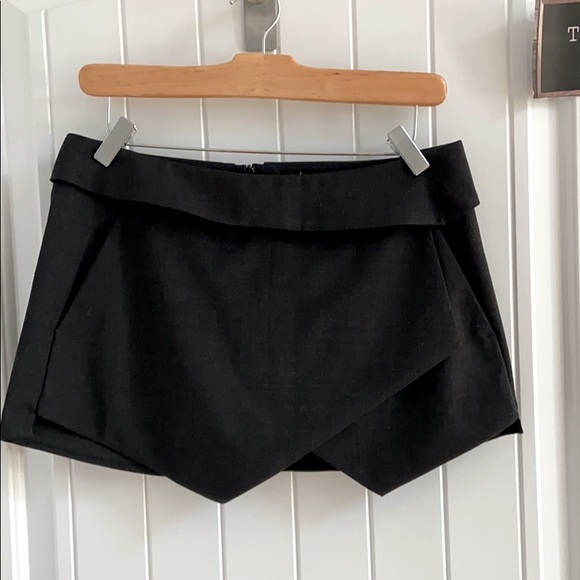 ❗️SOLD❗️Talula Berkelee Skort - Picture 3 of 13